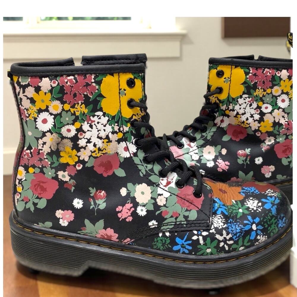 Women's/Youth Size 5 DR. MARTENS 1460J Floral Leather Pattern Combat Boots